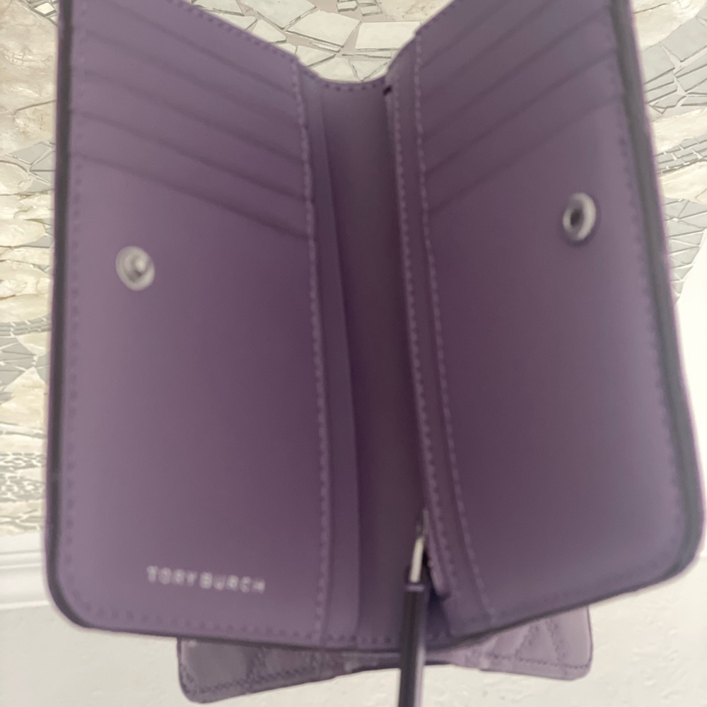 Tory Burch Quilted Purple Leather Wallet with Logo - Picture 4 of 5